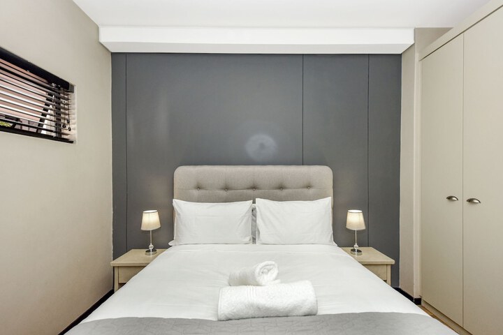 Room 55 of 215