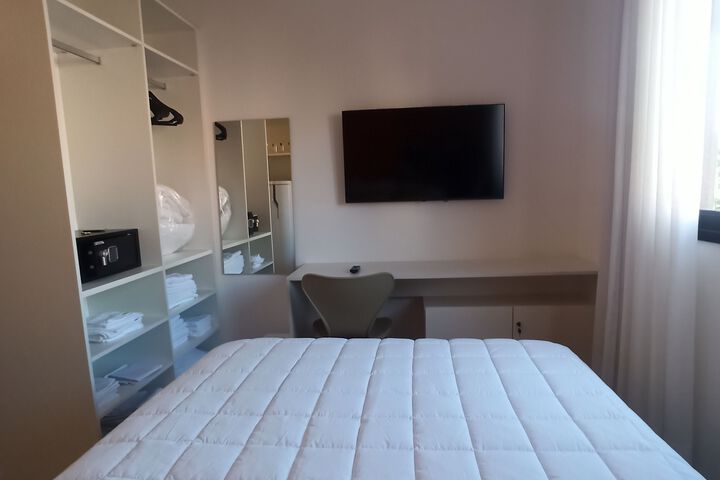 Room 40 of 64