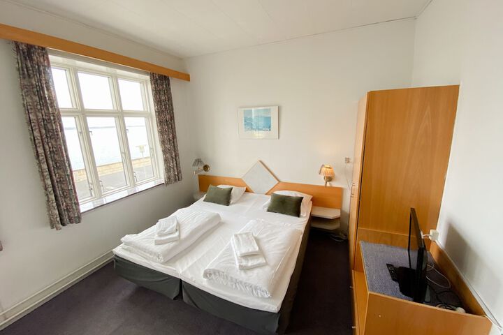 Room 3 of 25