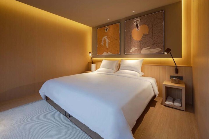 Room 40 of 176