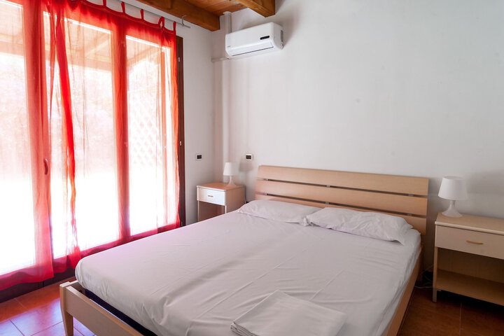 Room 9 of 24