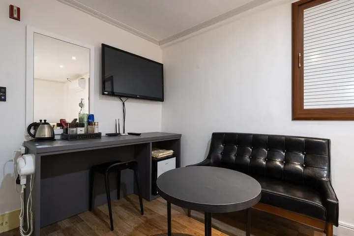 Room 4 of 14