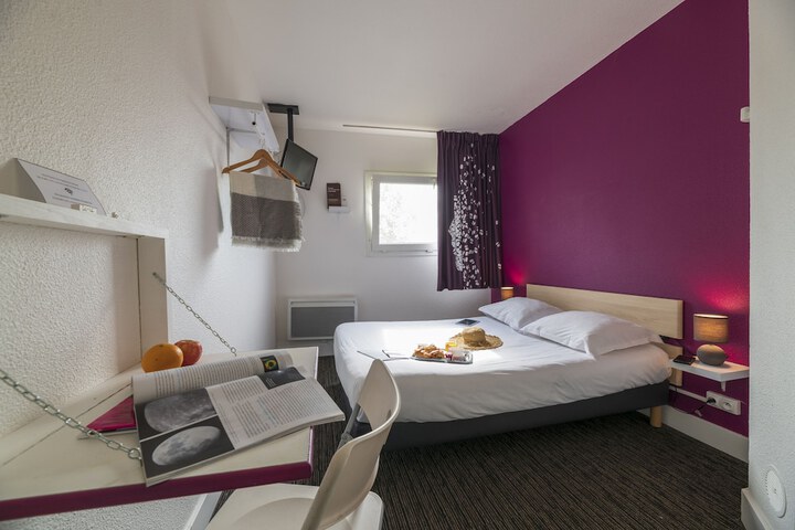 Room 6 of 48