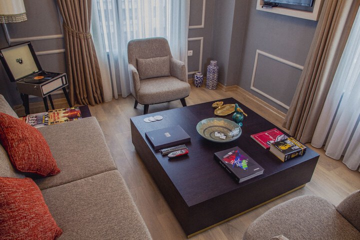 Room 32 of 60