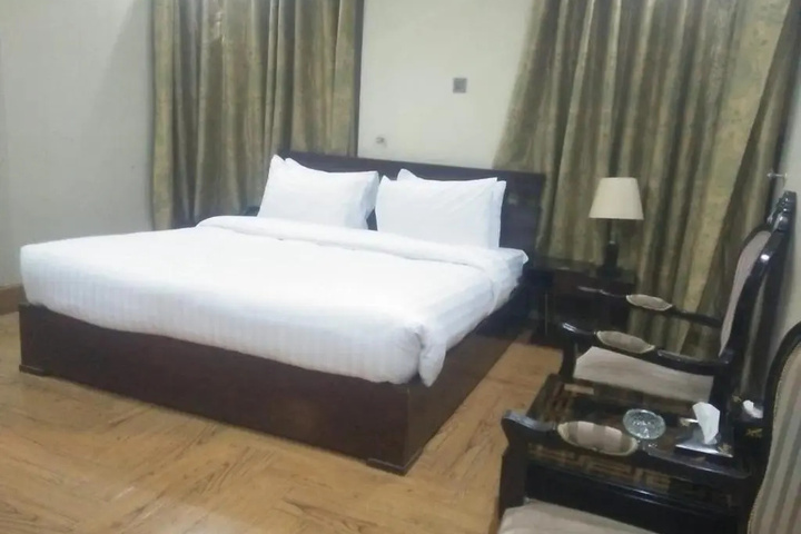 Room 3 of 18