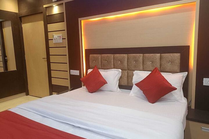 Room 3 of 7