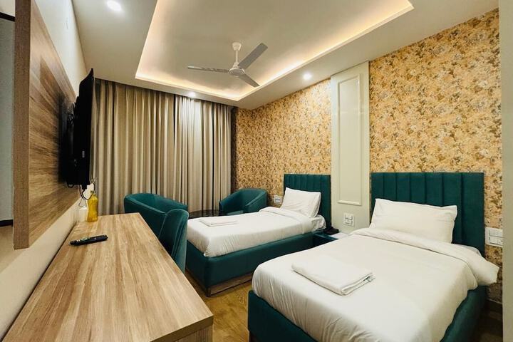 Room 9 of 65
