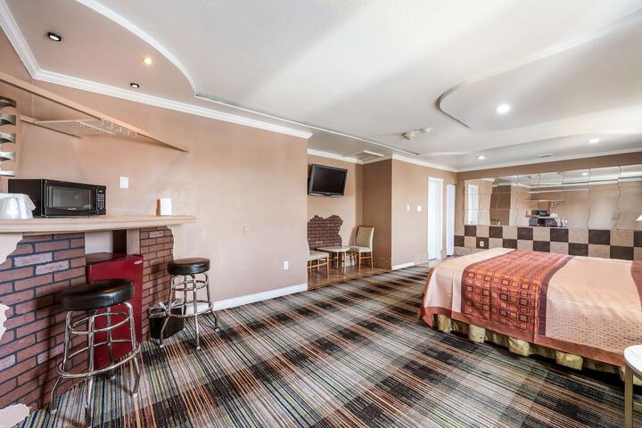 Deluxe Room with King Bed (25 of 26)