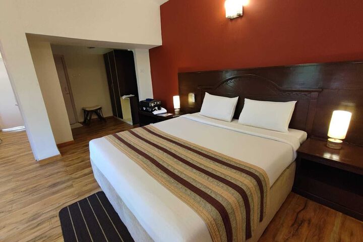 Room 26 of 120