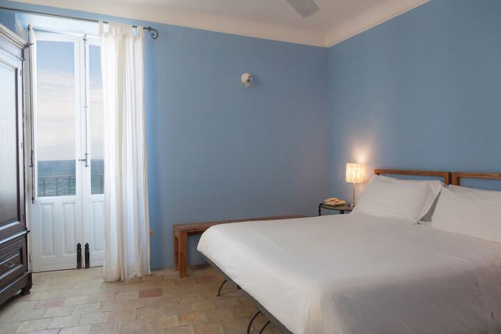 Room 15 of 60