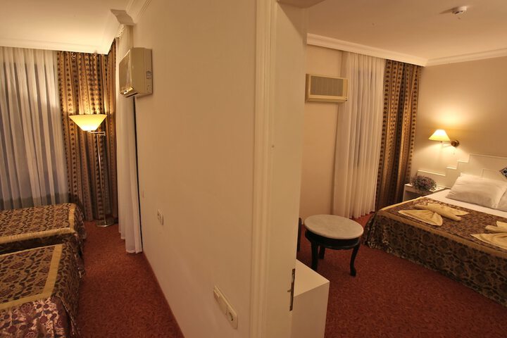 Room 3 of 10