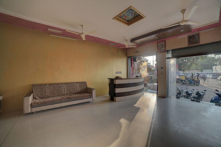 OYO 30243 HOTEL SANWARIYA BHAGWAN