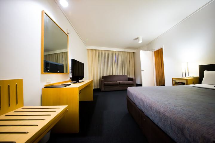 Room 5 of 32