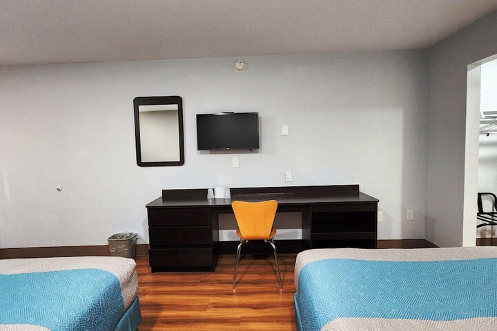 Room 8 of 36
