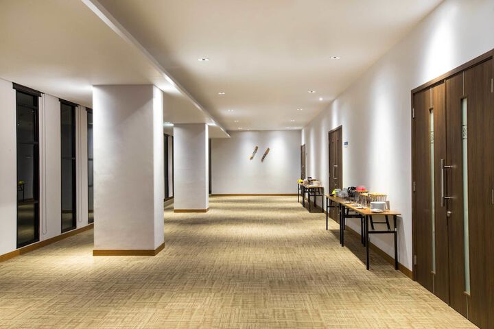 Ballroom/Hall 30 of 38