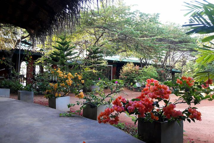 Hotel Exterior 37 of 43