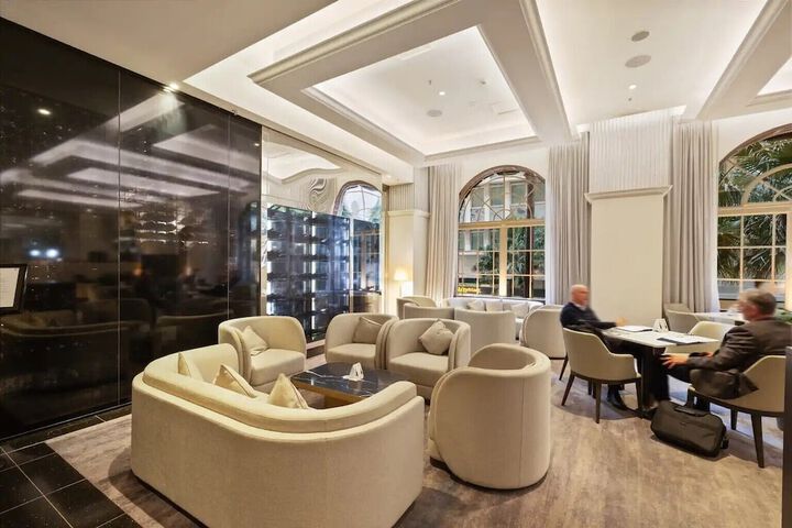 Lounge 50 of 64