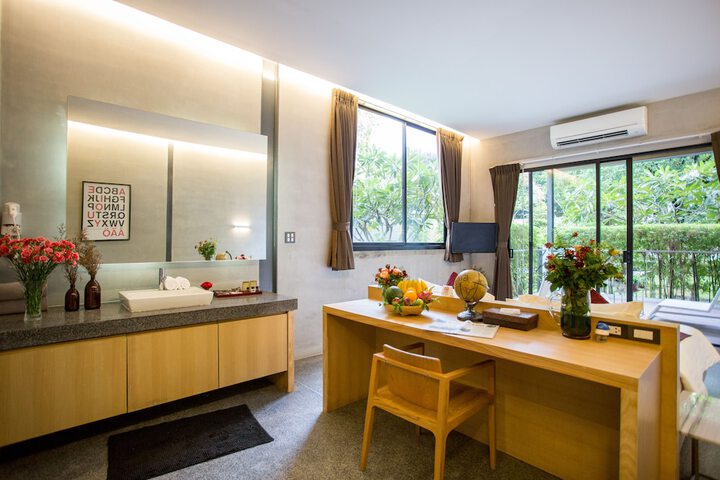 Room 28 of 198