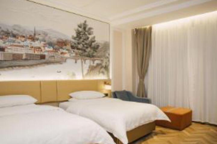 Room 7 of 8