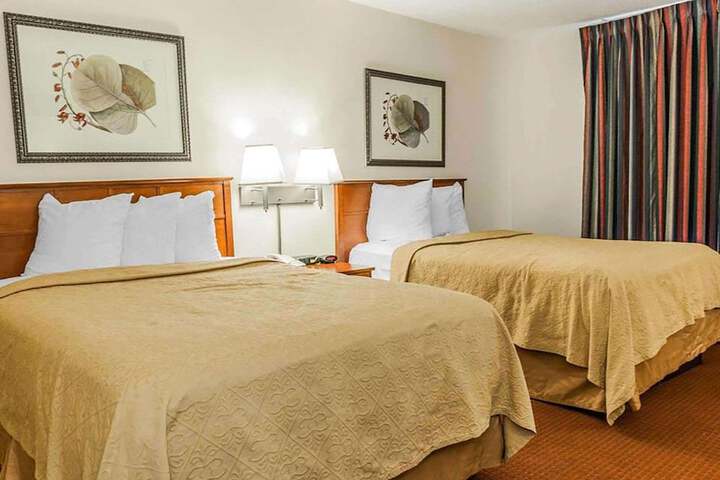 2 Double Beds (6 of 10)