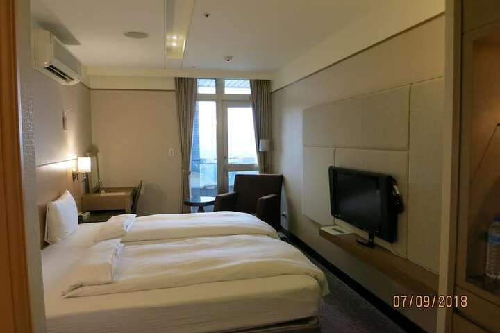 Room 21 of 35
