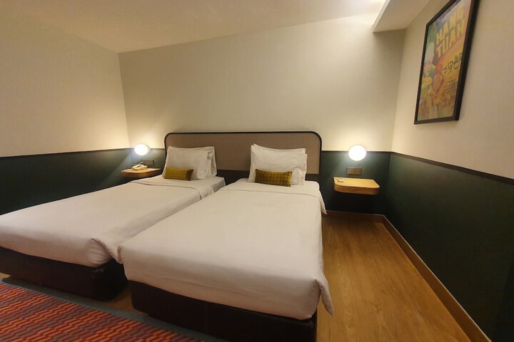 Room 19 of 38