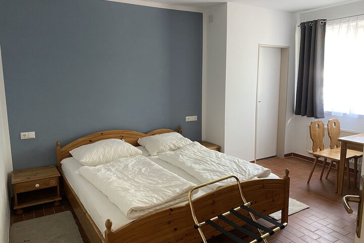 Room 10 of 28