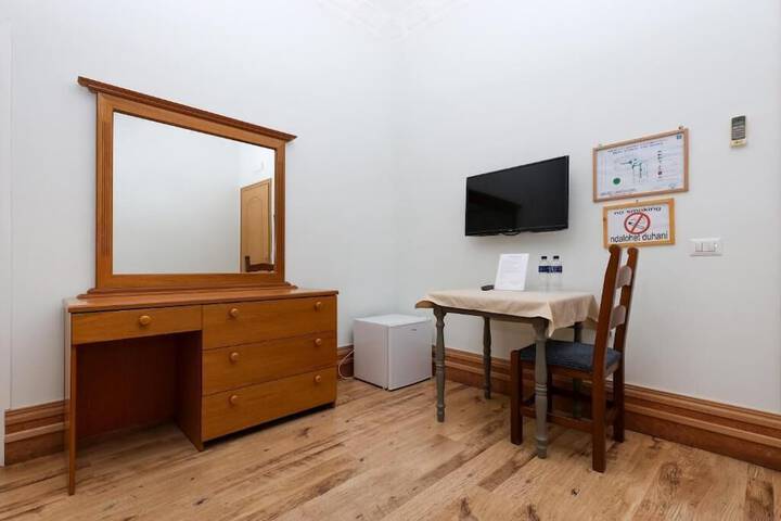 Room 10 of 122