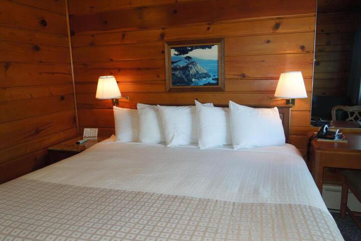 1 King Bed Waterfront (6 of 6)