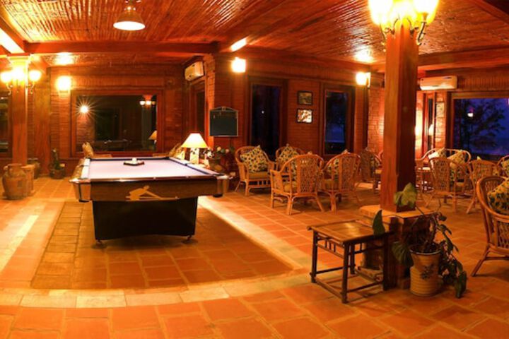 Lounge 78 of 95