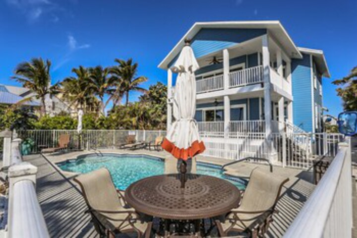 2704-2706 Estero Amazing Beach House