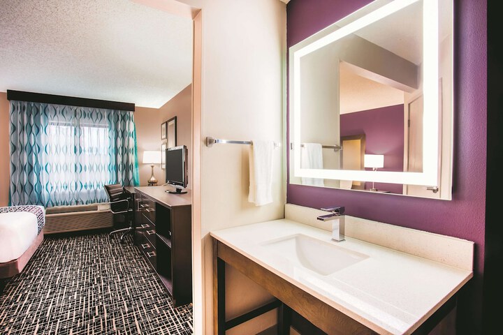 1 Queen Bed Mobility Accessible Roll in Shower (5 of 13)