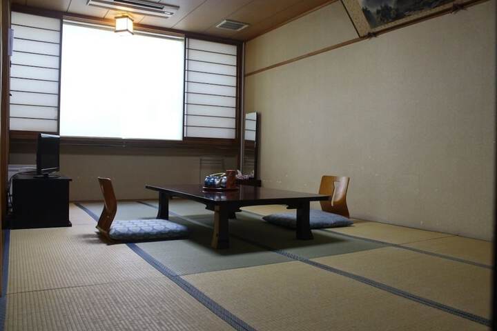 Room 13 of 53