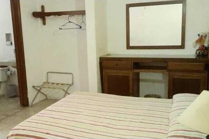 Room 12 of 30