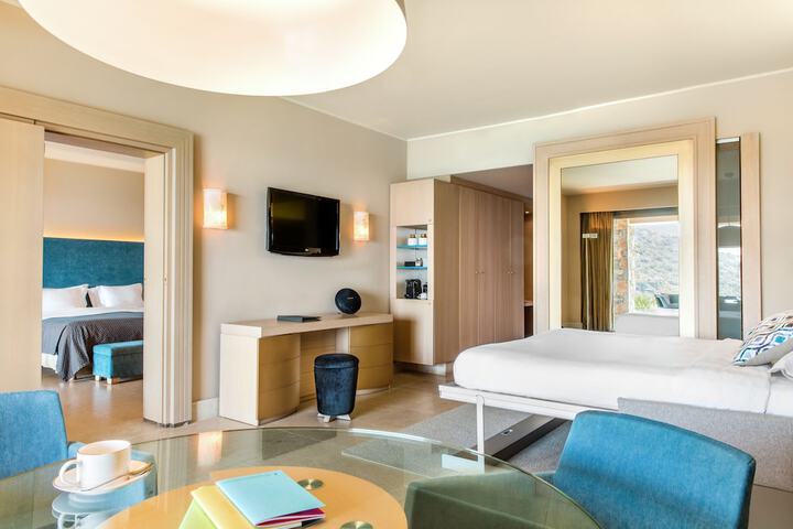 Room 5 of 241