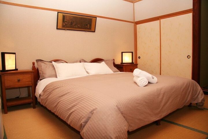 Room 6 of 35
