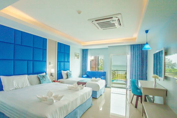 Room 13 of 102