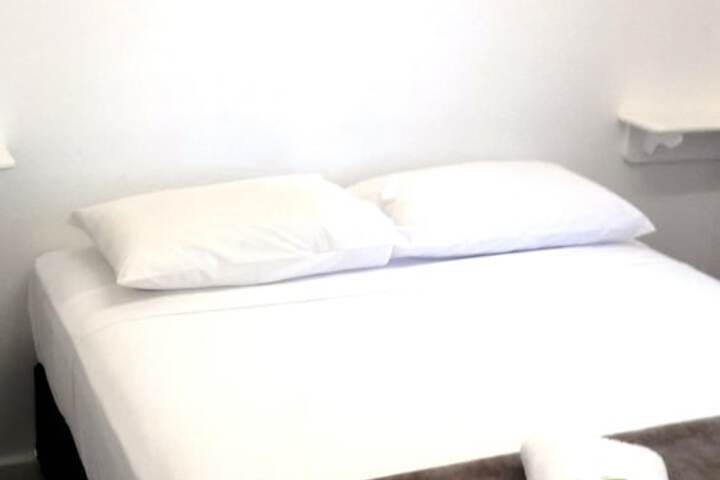 Room 6 of 68