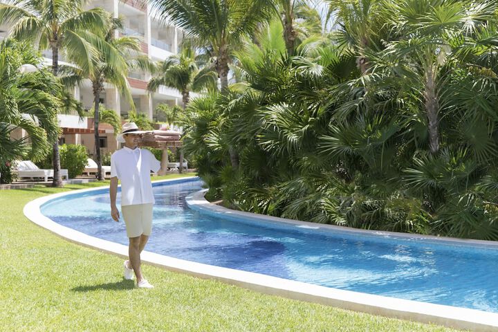 Hotel with Pool