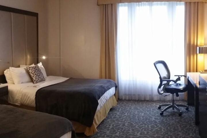 1 Queen Bed (7 of 14)