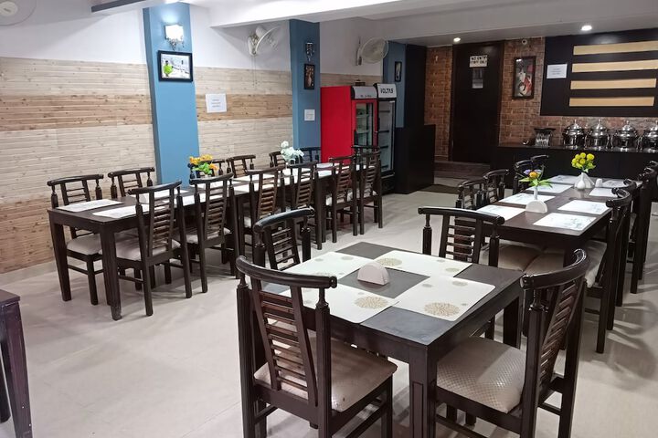 Dining 44 of 82