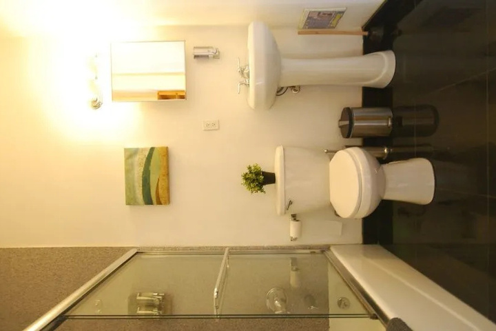 Room 9 of 20