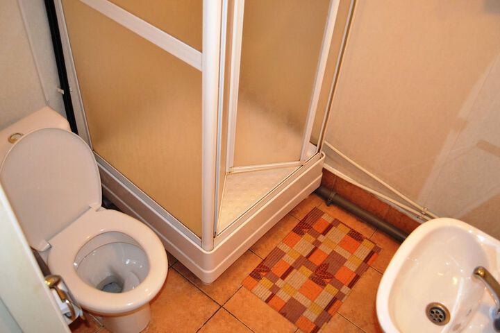 Room 10 of 12