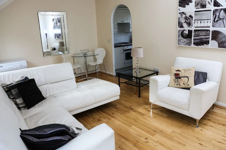 Room 3 of 10
