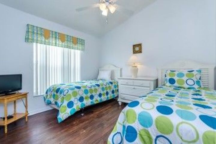Room 13 of 25