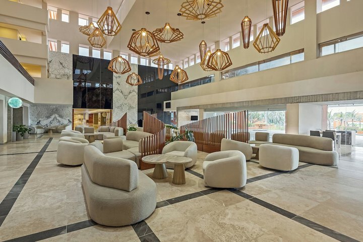 Entrance & Lobby