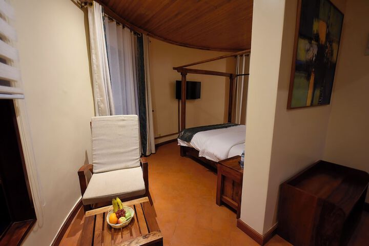Room 23 of 114