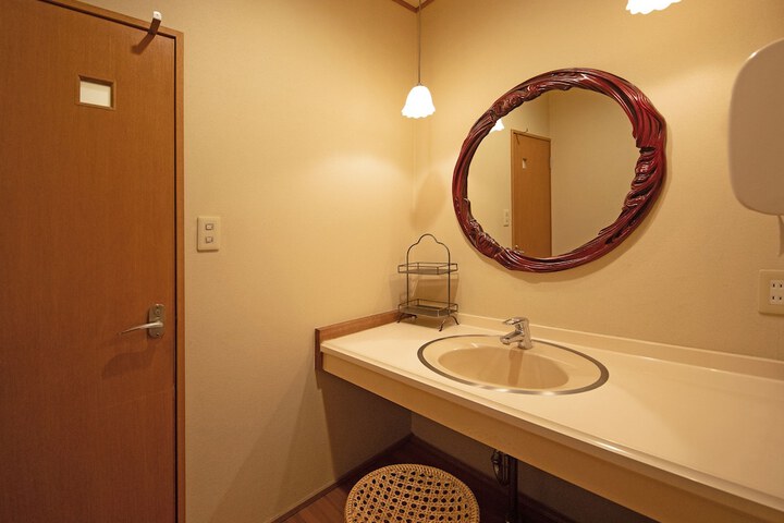 Room 8 of 43