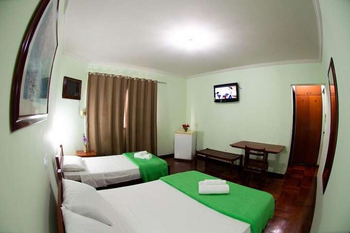 Room 5 of 18