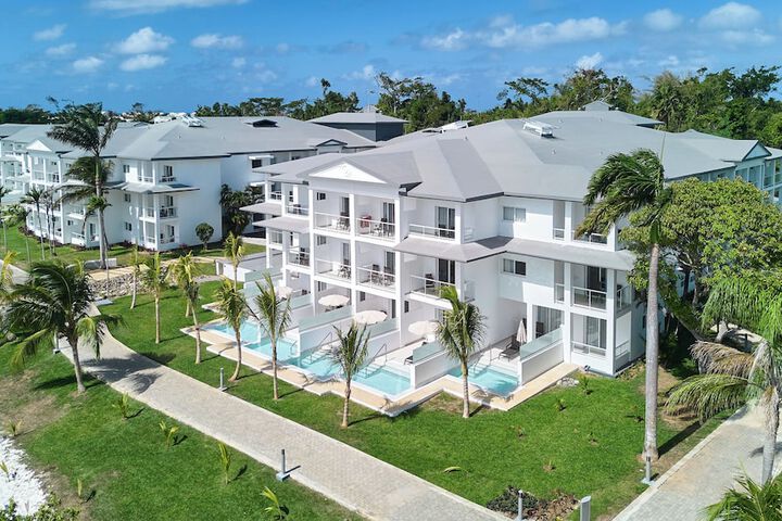 Hotel Exterior 86 of 97